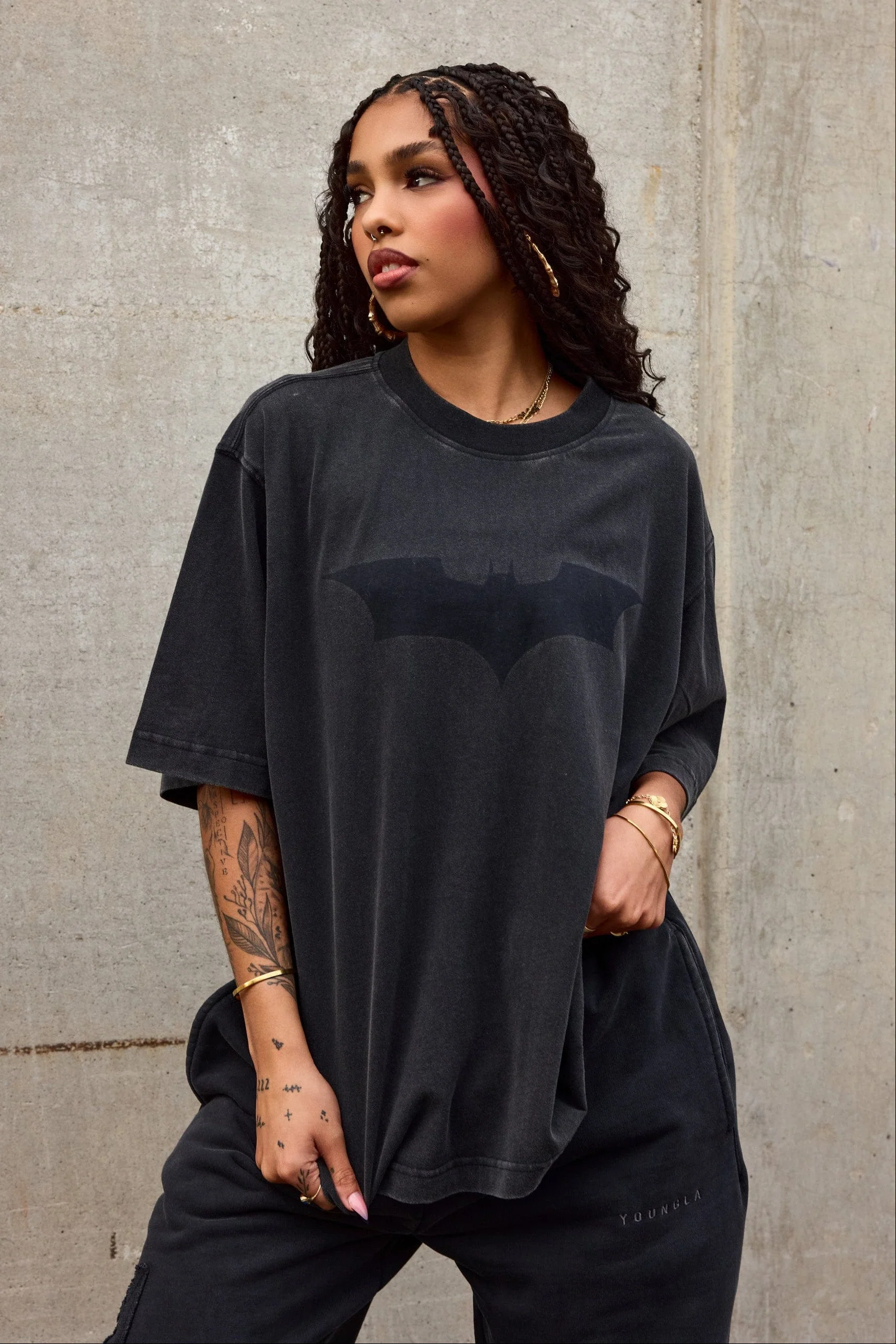 W4103 Batman Lived-in Tee